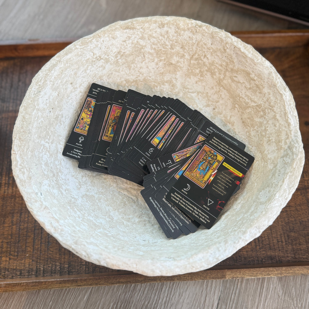 Tarot with Keywords – Beginner Friendly Black Tarot Deck