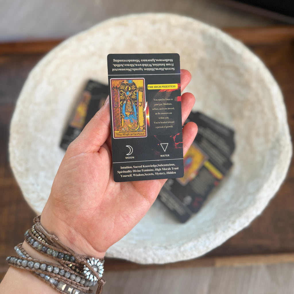 Tarot with Keywords – Beginner Friendly Black Tarot Deck