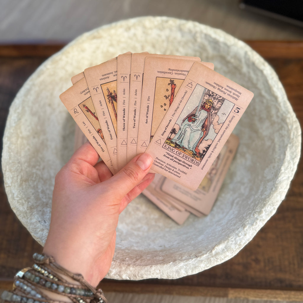 Meaning Tarot Deck – Neutral Beginner Tarot with Keywords